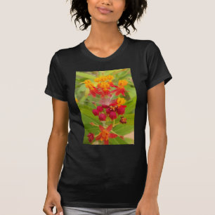 Hakuna Matata heerlijke groene rode gele bloemen. T-shirt