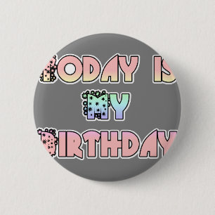 HakunaMatata Gift Today is mijn verjaardag.png Ronde Button 5,7 Cm