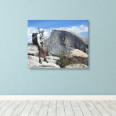 Half Dome en Hiker van North Dome - Yosemite Canvas Afdruk (Insitu (Houten vloer))