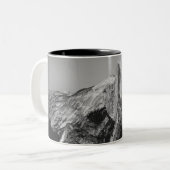 Half Dome is een bekende eigenschap in Yosemite Tweekleurige Koffiemok (Voorkant links)