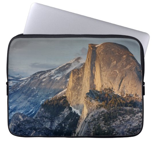 Half-dome op zonsondergang laptop sleeve (Voorkant)
