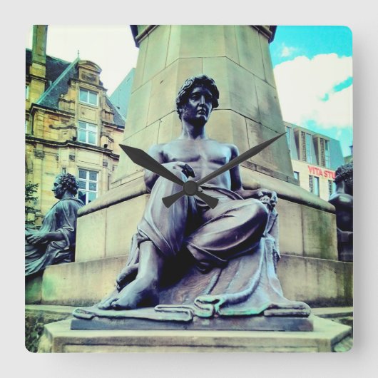 Half gekleed man vierkante klok (Voorkant)