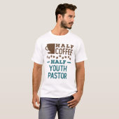 Half koffie half jeugd pastor t-shirt (Voorkant volledig)