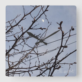 Half maan in daglicht vierkante klok