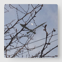 Half maan in daglicht vierkante klok