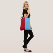 Half rood half blauw tote bag (Op model)