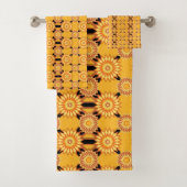 Halfgeel en zwart bloempatroon bad handdoek (Insitu)