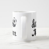 Halftekst van Voetbal Mam Giant Coffee Mok (Achterkant)