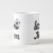 Halftekst van Voetbal Mam Giant Coffee Mok (Voorkant)