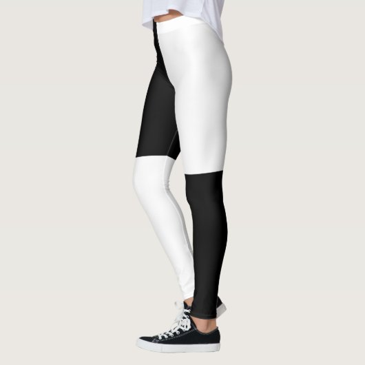 Halfwitte en zwarte helft leggings (Links)