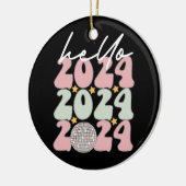 Hallo 2024 Groovy Gelukkig Nieuwjaar Kerstmis Keramisch Ornament (Links)