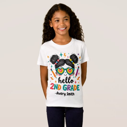 Hallo 2nd Grade Messy Hair Bun Meisje Terug Naar S T-shirt (Voorkant volledig)