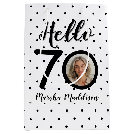 Hallo 70 Zwart & Wit Stippen Foto & Naam Verjaarda Medium Cadeauzakje (Voorkant)