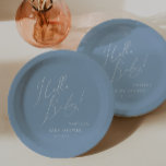 Hallo Baby Whimsical Dusty Blue Baby Shower Papieren Bordje<br><div class="desc">Hallo Maak kennis met onze grillige stoffige blauwe baby! baby showers papieren borden, ideaal voor uw eenvoudige boho spring- of winterfeest! Dit servet heeft een boho-chique sfeer met elegante kalligrafie en een minimalistisch wit-op-blauw ontwerp, waardoor het ideaal is voor jongens. Bovendien is het bewerkbaar, zodat je je eigen stijlvolle, grillige...</div>