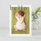 Hallo Eenvoudige Typografie Foto Baby Aankondiging (Staand voorkant)