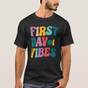 Hallo Gelukkige eerste dag van de zomer vibes T-shirt