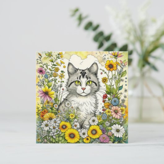 Hallo Grijs en Wit Kitty Cat Zittend in Bloemen (Staand voorkant)