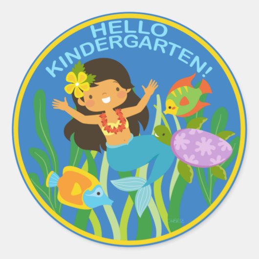 hallo Kindergarten! Little Girl Mermaid en Fish Ronde Sticker (Voorkant)