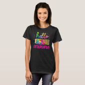 hallo Kindergarten Tie Dye Pencil Happy First Scho T-shirt (Voorkant volledig)