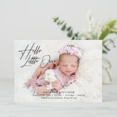 Hallo Kleine Eén Elegant Script Foto Geboorte Aankondiging (Staand voorkant)