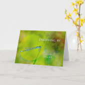 Hallo Kom langs om te zeggen: Damselfly on Grass Kaart (Gele Bloem)