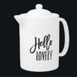 hallo Lovely Theepot<br><div class="desc">Serveer thee uit onze superschattige citaattheepot met "Hallo Lovely" in moderne zwarte borstelmarkeertypografie.</div>