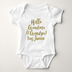 hallo oma & opa, ik ben 'baby name' Chic Romper
