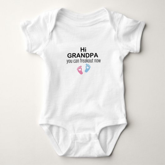 Hallo opa je kunt er nu uitkomen, Baby Gift First Romper (Voorkant)