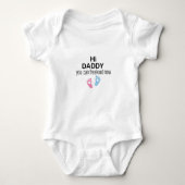 Hallo pappa je kunt er nu uitkomen, Baby Gift Firs Romper (Voorkant)