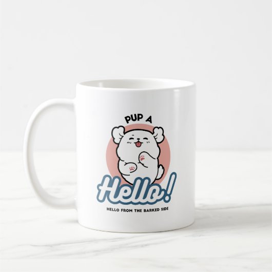 Hallo Pup a! – Happy White Dog Cartoon Design Koffiemok (Links)
