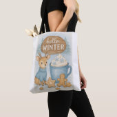 Hallo Winter.Gezellig rendier, warme cacao, peperk Tote Bag (Dichtbij)