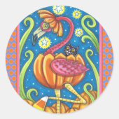 HALLOEEN PINK FLAMINGO & BLACK CAT IN PUMPKIN RONDE STICKER (Voorkant)