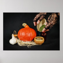 Halloweeen heks bereidt een toverdrank