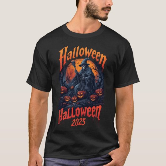 Halloween2025 tovenaar staande tussen jack-o'-lant t-shirt (Voorkant)
