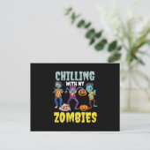 Halloween 2021 Chillin met mijn Zombies Briefkaart (Staand voorkant)