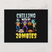 Halloween 2021 Chillin met mijn Zombies Briefkaart (Voorkant)