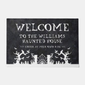 Halloween Aangepaste familienaam Haunted House Wel Deurmat (Voorkant)