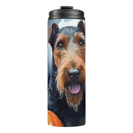Halloween Airedale met pompoenen eng Thermosbeker (Voorkant)