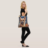 Halloween Australian Terrier met pomkins Scary Tote Bag (Op model)