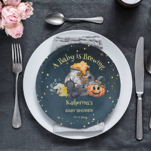 Halloween baby shower baby brouwt papieren bordje