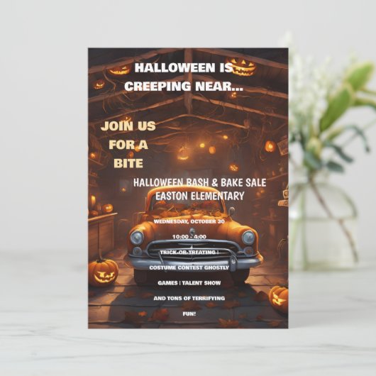 Halloween Bash Uitnodiging met Oranje Auto (Staand voorkant)