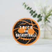Halloween Basket Ball Trick of Basketbal Verjaarda Kaart (Staand voorkant)