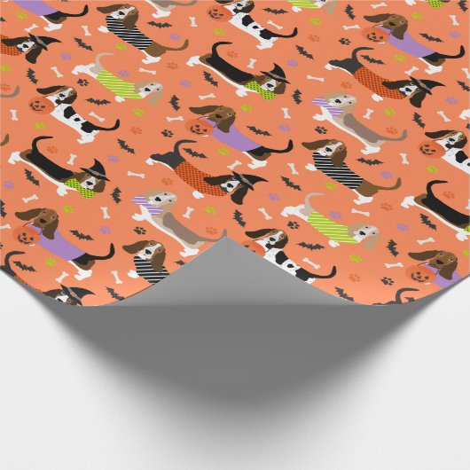 Halloween Basset Hound Cadeaupapier (Hoek)