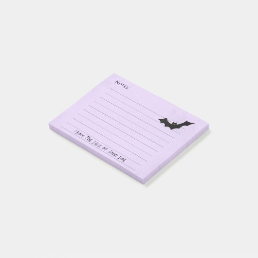 Halloween Bat Silhouette over Paars gelamineerd Post-it® Notes (Schuin)
