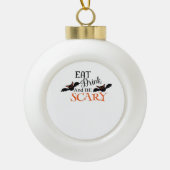 Halloween Bats Be Scary Funny Meme Keramische Bal Ornament (Voorkant)