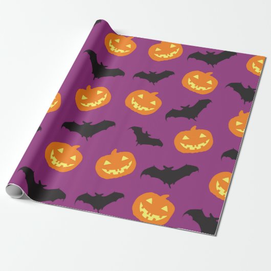 Halloween Bats & Carved Pumpkins on Paars Cadeaupapier (Uitgerold)