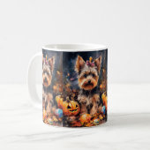 Halloween Biewer Terrier met pompoenen eng Koffiemok (Voorkant links)