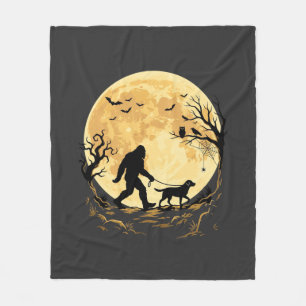 Halloween Bigfoot Wandelende Labrador Onder Volle  Fleece Deken