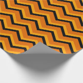 Halloween Birthday | Oranje en zwarte Chevron Cadeaupapier (Hoek)