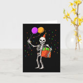 Halloween Birthday Party Outfit Skeleton Birthday Kaart (Gele Bloem)